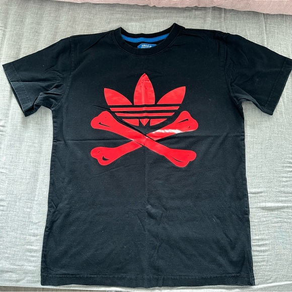 Adidas Original red logo tshirt - Picture 1 of 3